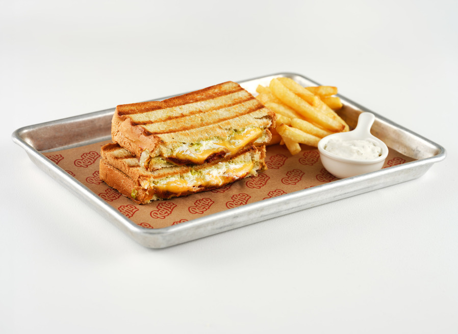 Tabakta sıcak tost